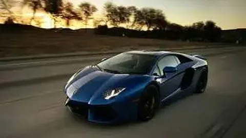 黄晓明健身照曝光，与美女同框肌肉线条明显